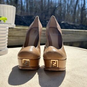 VINTAGE FENDI beige leather pumps! Size 37 1/2